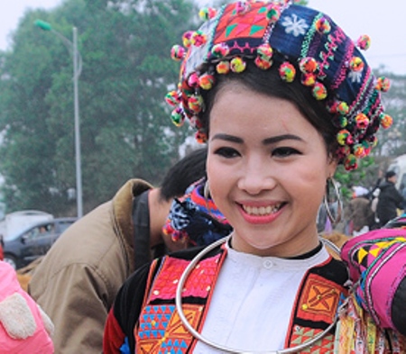 Lên vùng sơn cước ngắm những thiếu nữ Lô Lô xinh đẹp